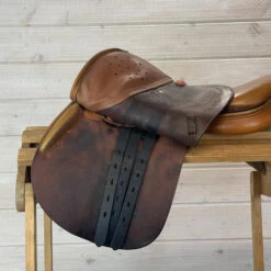 Used Beval LTD Close Contact Saddle 17/M -Equestrian Supply Store 260 L Flap 84800.1665530684
