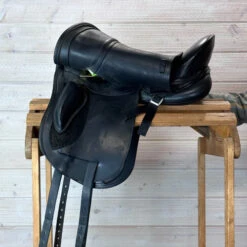 Used Schleese HK Dressage Saddle 17.5/MW -Equestrian Supply Store 327 L Flap 71549.1684874704