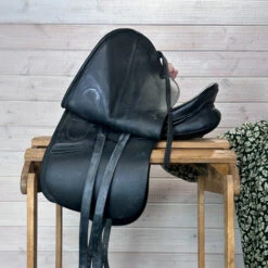 Used Stubben Genesis CL Dressage Saddle 17/N -Equestrian Supply Store 332 L Flap 79780.1687460904