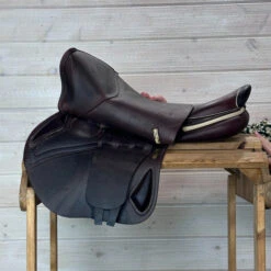 Used CWD 2GS Close Contact Saddle 18/M -Equestrian Supply Store 333 L Flap 24534.1687462048