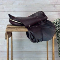 Used CWD 2GS Close Contact Saddle 18/M -Equestrian Supply Store 333 R Flap 60790.1687462060