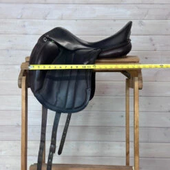 Used Equipe Viktoria Monoflap Dressage Saddle 17.5/W -Equestrian Supply Store 334 Flap Width 79957.1687461308