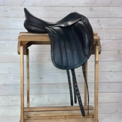 Used Equipe Viktoria Monoflap Dressage Saddle 17.5/W -Equestrian Supply Store 334 R Side 45608.1687461297