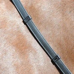 Passier Comfort Leather Reins 7 Passier Comfort Leather Reins -Equestrian Supply Store comfort leather reins black lifestyle 923120 passier 24606.1688337846