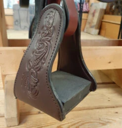 Tucker Horizon Outpost Endurance Saddle 179 -Equestrian Supply Store horizon endurance saddle trail glide marys tucker 24561.1686676574
