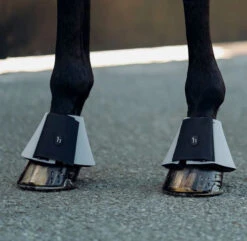 Horze Munich Neoprene Bell Boots 8 Horze Munich Neoprene Bell Boots -Equestrian Supply Store munich bell boots alloy grey horse 19782 ALG horze 59311.1654288433