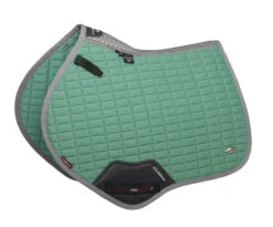 LeMieux Self-Cool Close Contact Square Pad -Equestrian Supply Store self cooling cc spearment side 4854 lemieux 12863.1670554181