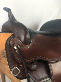 Circle Y Topeka Flex2 Trail Saddle 1651 14 Circle Y Topeka Flex2 Trail Saddle 1651 -Equestrian Supply Store topeka saddle front detail circle y 96140.1573161255